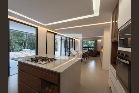 Casa à venda com 300m², 4 quartos e 3 vagasSala/Cozinha