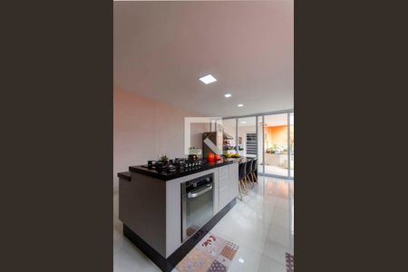 Casa à venda com 420m², 3 quartos e 3 vagas Casa à venda com 420m², 3 quartos e 3 vagasCozinha