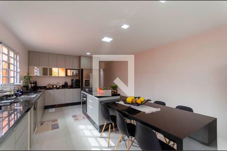 Casa à venda com 420m², 3 quartos e 3 vagas Casa à venda com 420m², 3 quartos e 3 vagasCozinha