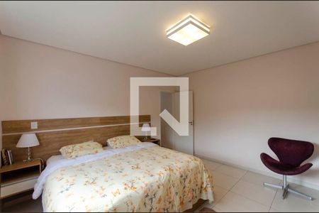 Casa à venda com 420m², 3 quartos e 3 vagas Casa à venda com 420m², 3 quartos e 3 vagasSuíte