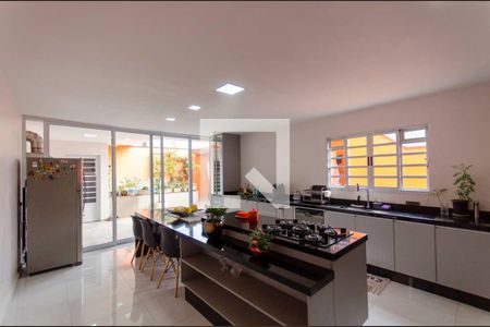 Casa à venda com 420m², 3 quartos e 3 vagas Casa à venda com 420m², 3 quartos e 3 vagasCozinha