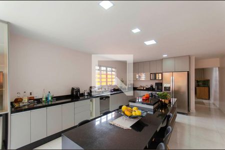 Casa à venda com 420m², 3 quartos e 3 vagas Casa à venda com 420m², 3 quartos e 3 vagasCozinha