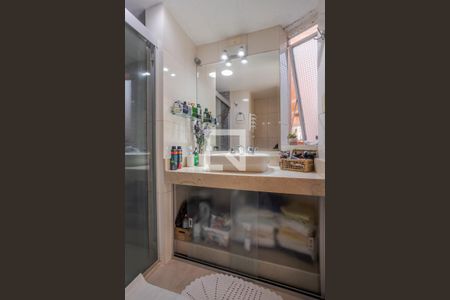 Banheiro da Suíte de apartamento para alugar com 3 quartos, 293m² em Rio Branco, Porto Alegre