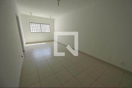 Sala de casa de condomínio para alugar com 3 quartos, 125m² em Santa Genoveva, Goiânia