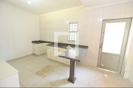 Cozinha de casa de condomínio para alugar com 3 quartos, 125m² em Santa Genoveva, Goiânia