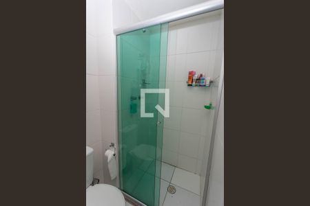 Banheiro de apartamento à venda com 2 quartos, 47m² em Canhema, Diadema