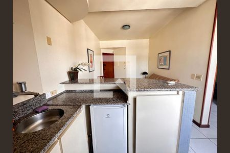 Cozinha de apartamento para alugar com 1 quarto, 36m² em Lourdes, Belo Horizonte