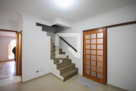 Sala de casa para alugar com 2 quartos, 150m² em Vila Pirajussara, São Paulo