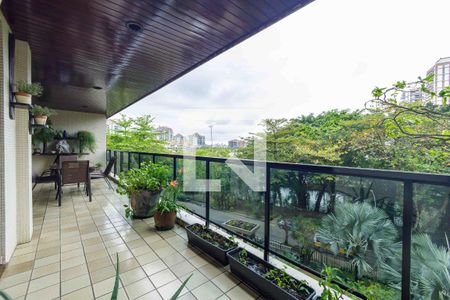 Varanda de apartamento à venda com 4 quartos, 240m² em Barra da Tijuca, Rio de Janeiro