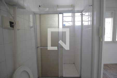 Banheiro de apartamento para alugar com 1 quarto, 44m² em Passo da Areia, Porto Alegre