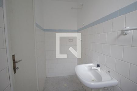 Banheiro de apartamento à venda com 1 quarto, 50m² em Passo D’areia, Porto Alegre