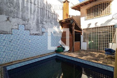 Casa à venda com 165m², 3 quartos e 2 vagas Casa à venda com 165m², 3 quartos e 2 vagasÁrea comum - Piscina