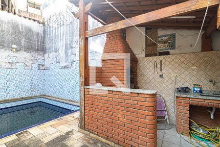 Casa à venda com 165m², 3 quartos e 2 vagas Casa à venda com 165m², 3 quartos e 2 vagasÁrea comum - Churrasqueira