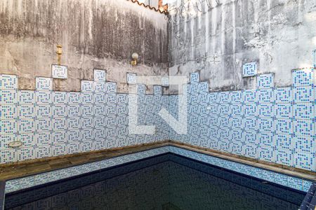 Casa à venda com 165m², 3 quartos e 2 vagas Casa à venda com 165m², 3 quartos e 2 vagasÁrea comum - Piscina
