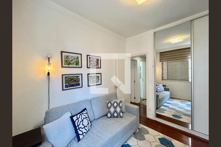 Quarto de apartamento à venda com 4 quartos, 142m² em Santo Antônio, Belo Horizonte