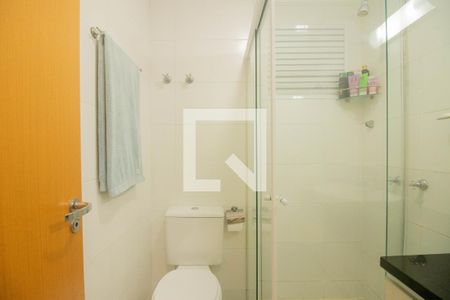 Banheiro de apartamento à venda com 1 quarto, 42m² em Vila Ipiranga, Porto Alegre