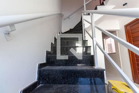 Escada de casa de condomínio à venda com 3 quartos, 83m² em Jardim Danfer, São Paulo