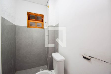 Banheiro de kitnet/studio para alugar com 1 quarto, 25m² em Jardim Adriana, Guarulhos