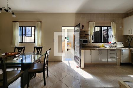 Casa à venda com 325m², 5 quartos e 3 vagas Casa à venda com 325m², 5 quartos e 3 vagasCopa