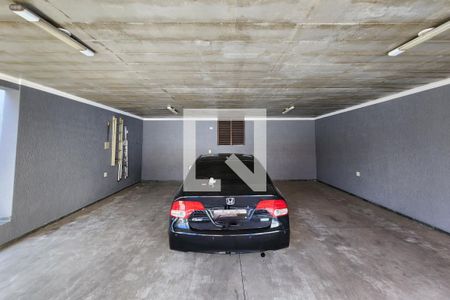 Casa à venda com 325m², 5 quartos e 3 vagas Casa à venda com 325m², 5 quartos e 3 vagasGaragem