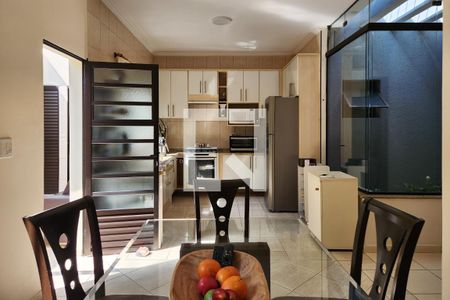 Casa à venda com 325m², 5 quartos e 3 vagas Casa à venda com 325m², 5 quartos e 3 vagasCopa