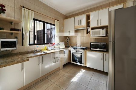 Casa à venda com 325m², 5 quartos e 3 vagas Casa à venda com 325m², 5 quartos e 3 vagasCozinha