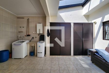 Casa à venda com 325m², 5 quartos e 3 vagas Casa à venda com 325m², 5 quartos e 3 vagasCozinha