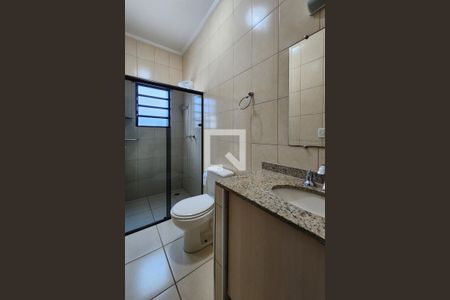 Casa à venda com 325m², 5 quartos e 3 vagas Casa à venda com 325m², 5 quartos e 3 vagasBanheiro da Suíte 2