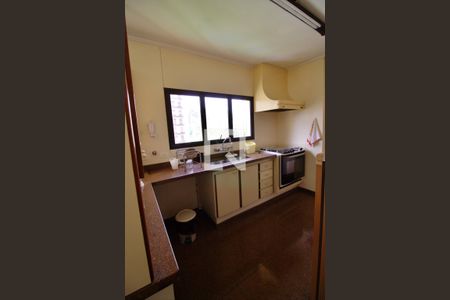 Apartamento para alugar com 300m², 3 quartos e 3 vagas Apartamento para alugar com 300m², 3 quartos e 3 vagasCozinha