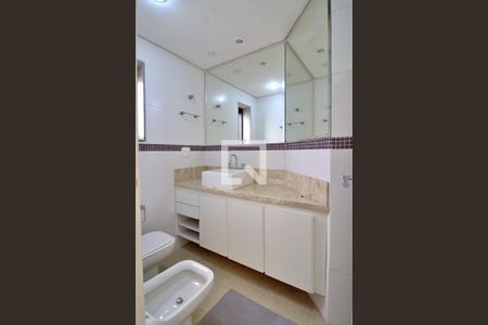 Apartamento para alugar com 300m², 3 quartos e 3 vagas Apartamento para alugar com 300m², 3 quartos e 3 vagasBanheiro da Suíte 1