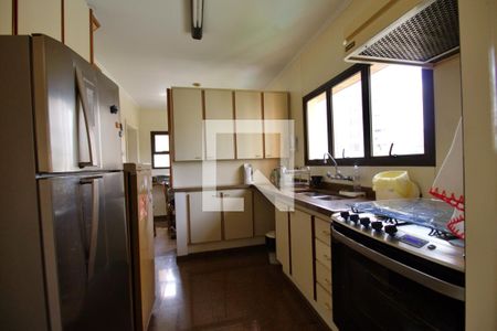 Apartamento para alugar com 300m², 3 quartos e 3 vagas Apartamento para alugar com 300m², 3 quartos e 3 vagasCozinha