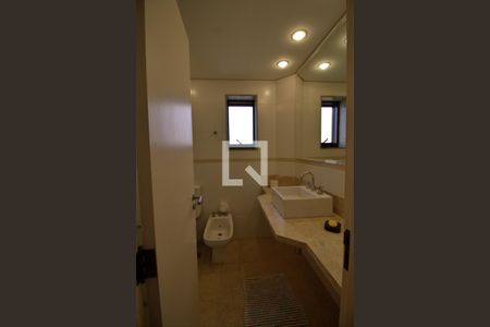 Apartamento para alugar com 300m², 3 quartos e 3 vagas Apartamento para alugar com 300m², 3 quartos e 3 vagasBanheiro da Suíte 2