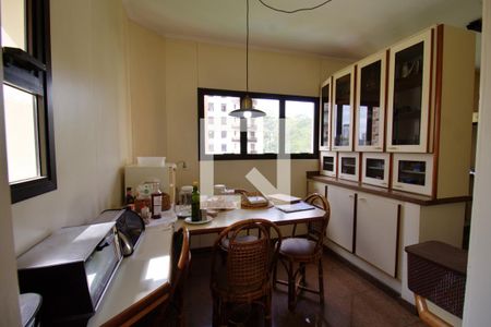 Apartamento para alugar com 300m², 3 quartos e 3 vagas Apartamento para alugar com 300m², 3 quartos e 3 vagasCozinha