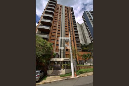 Apartamento para alugar com 300m², 3 quartos e 3 vagas Apartamento para alugar com 300m², 3 quartos e 3 vagasFachada e portaria
