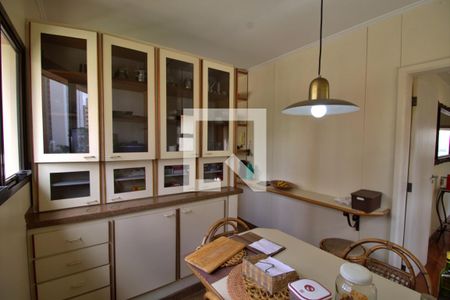 Apartamento para alugar com 300m², 3 quartos e 3 vagas Apartamento para alugar com 300m², 3 quartos e 3 vagasCozinha