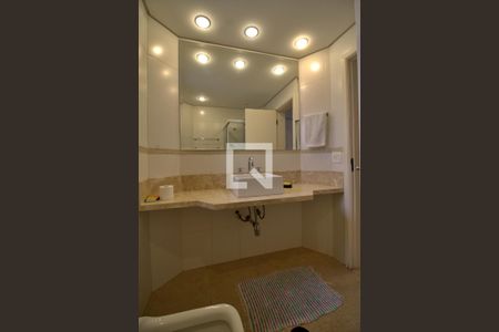 Apartamento para alugar com 300m², 3 quartos e 3 vagas Apartamento para alugar com 300m², 3 quartos e 3 vagasBanheiro da Suíte 2