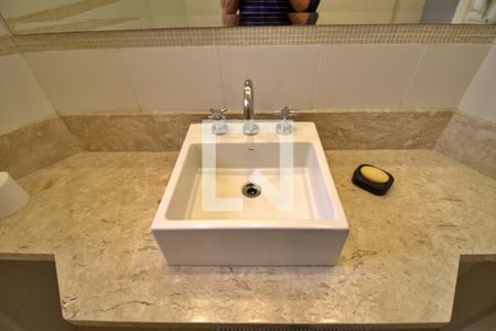 Apartamento para alugar com 300m², 3 quartos e 3 vagas Apartamento para alugar com 300m², 3 quartos e 3 vagasBanheiro da Suíte 2