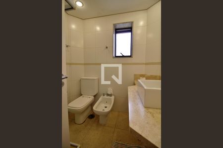 Apartamento para alugar com 300m², 3 quartos e 3 vagas Apartamento para alugar com 300m², 3 quartos e 3 vagasBanheiro da Suíte 2
