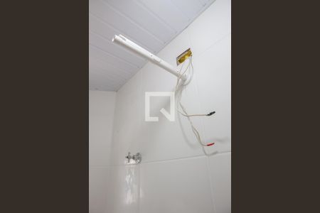 Banheiro de kitnet/studio para alugar com 1 quarto, 15m² em Água Branca, São Paulo