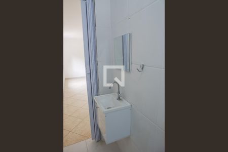 Banheiro de kitnet/studio para alugar com 1 quarto, 15m² em Água Branca, São Paulo