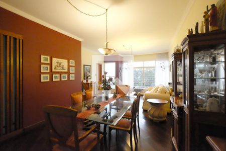 Sala de casa à venda com 3 quartos, 227m² em Três Figueiras, Porto Alegre