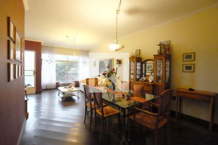 Sala de casa à venda com 3 quartos, 227m² em Três Figueiras, Porto Alegre
