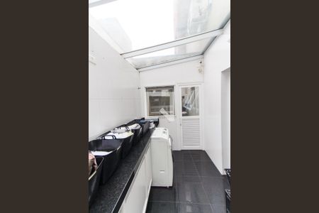 Casa de condomínio à venda com 450m², 4 quartos e 6 vagas Casa de condomínio à venda com 450m², 4 quartos e 6 vagasÁrea de Serviço