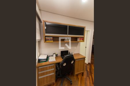 Casa de condomínio à venda com 450m², 4 quartos e 6 vagas Casa de condomínio à venda com 450m², 4 quartos e 6 vagasSuíte 2