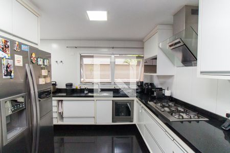 Casa de condomínio à venda com 450m², 4 quartos e 6 vagas Casa de condomínio à venda com 450m², 4 quartos e 6 vagasCozinha