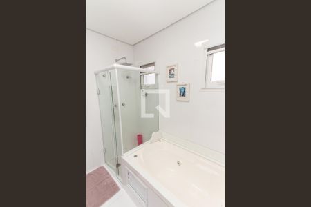 Casa de condomínio à venda com 450m², 4 quartos e 6 vagas Casa de condomínio à venda com 450m², 4 quartos e 6 vagasBanheiro da Suíte 3