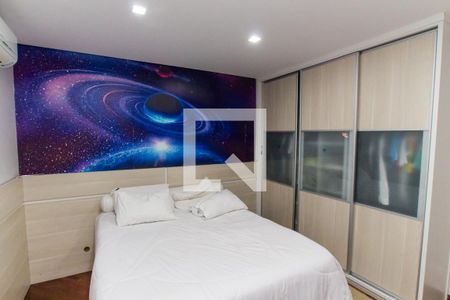 Casa de condomínio à venda com 450m², 4 quartos e 6 vagas Casa de condomínio à venda com 450m², 4 quartos e 6 vagasSuíte 4