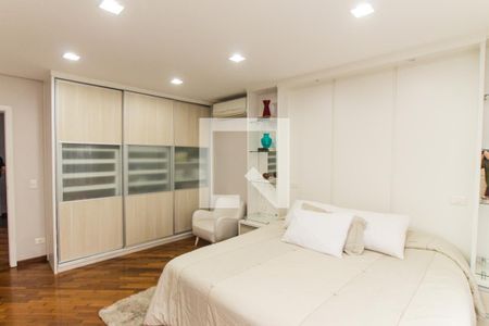 Casa de condomínio à venda com 450m², 4 quartos e 6 vagas Casa de condomínio à venda com 450m², 4 quartos e 6 vagasSuíte 1