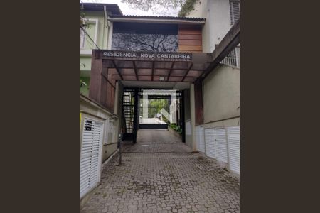 Casa de condomínio à venda com 450m², 4 quartos e 6 vagas Casa de condomínio à venda com 450m², 4 quartos e 6 vagasEntrada do Condomínio