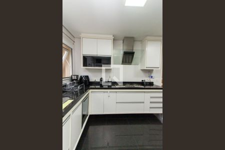 Casa de condomínio à venda com 450m², 4 quartos e 6 vagas Casa de condomínio à venda com 450m², 4 quartos e 6 vagasCozinha